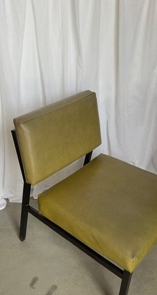 Le fauteuil olive des années 70