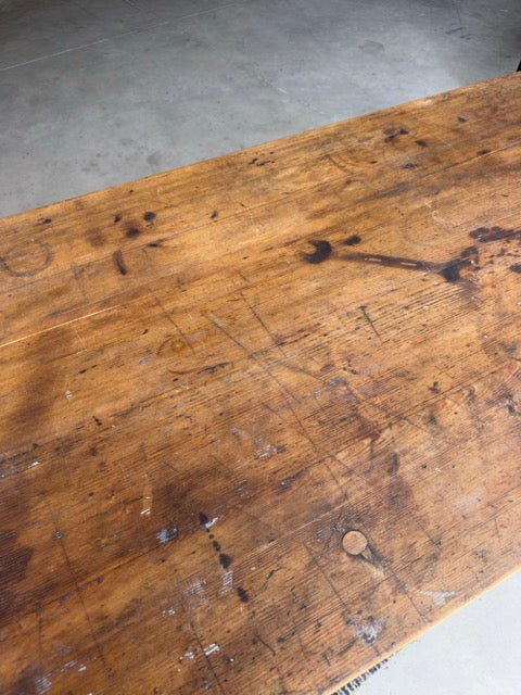 La grande table d'atelier