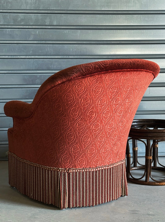 Le fauteuil crapaud rouge - bordeaux à franges