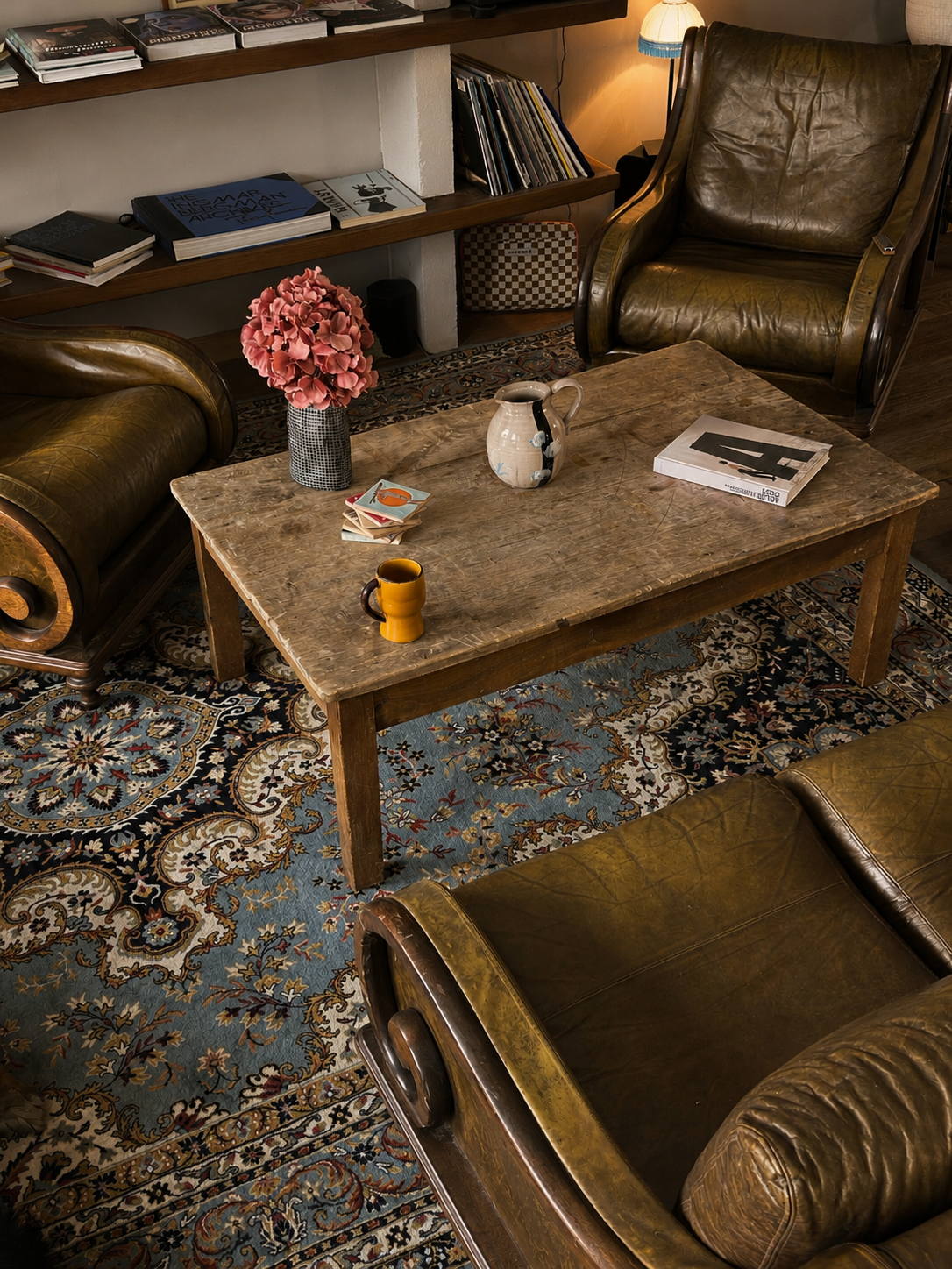 Salon esprit club anglais — canapé deux places & deux fauteuils