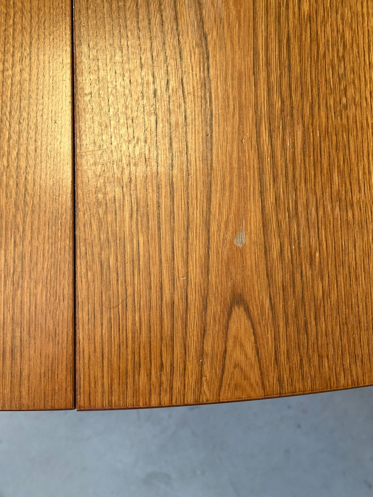 GRANDE TABLE OVALE EXTENSIBLE EN TECK — ANNÉES 60/70