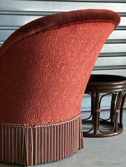 Le fauteuil crapaud rouge - bordeaux à franges