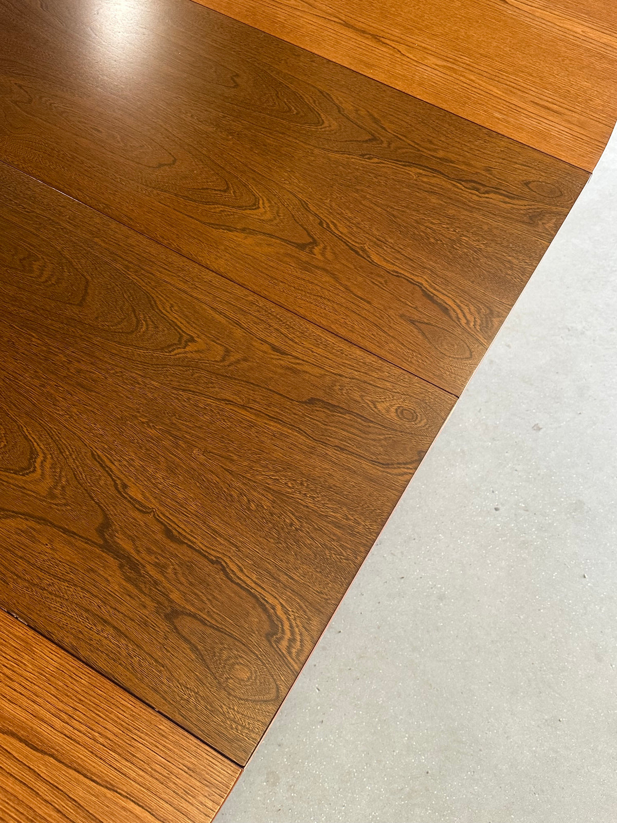 GRANDE TABLE OVALE EXTENSIBLE EN TECK — ANNÉES 60/70