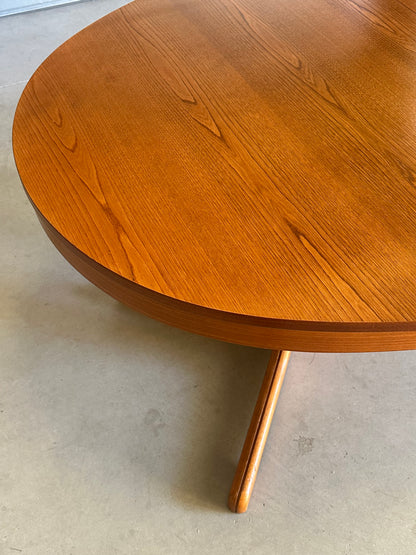 GRANDE TABLE OVALE EXTENSIBLE EN TECK — ANNÉES 60/70