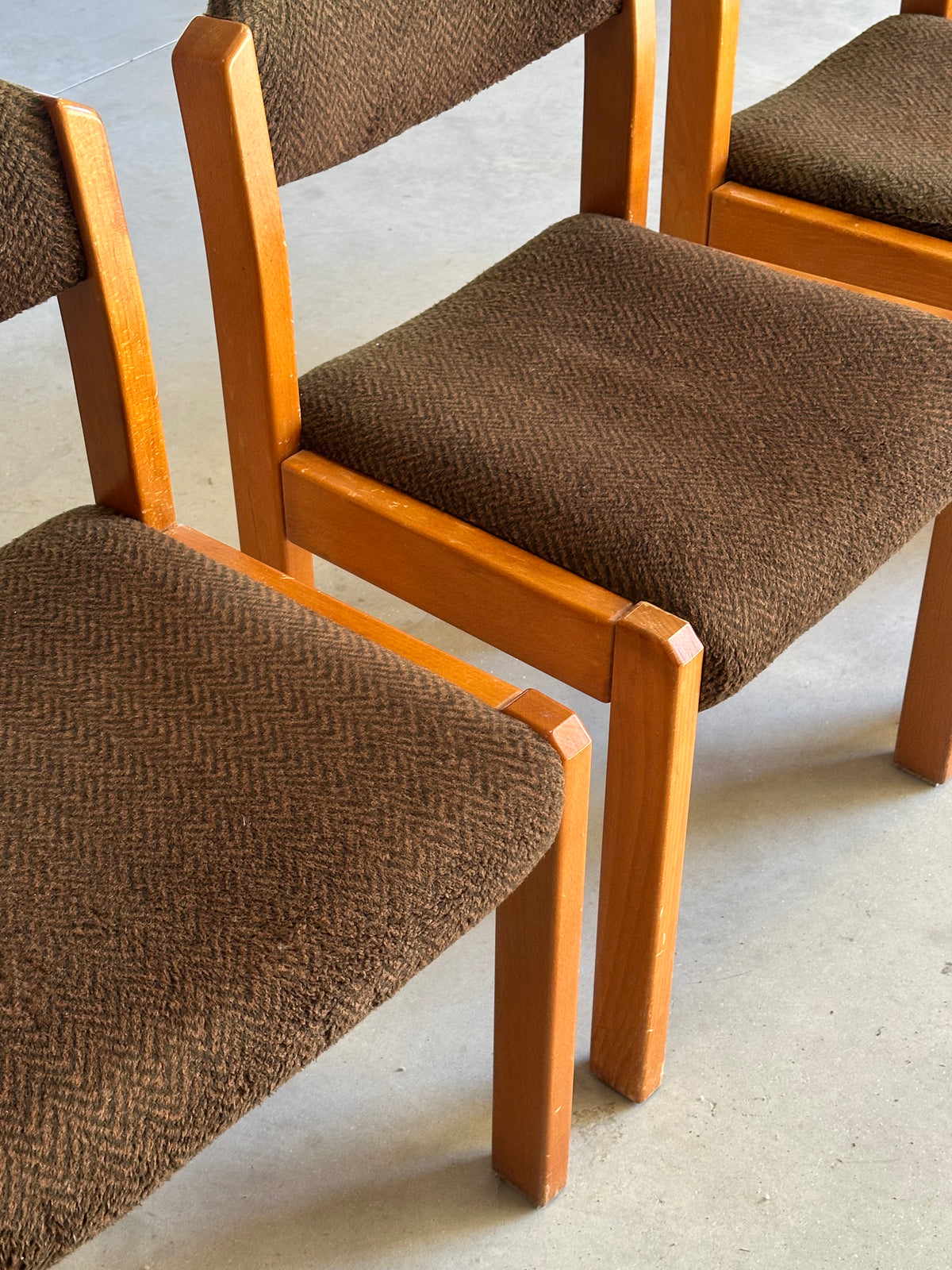 Suite de 4 chaises vintage — années 70/80