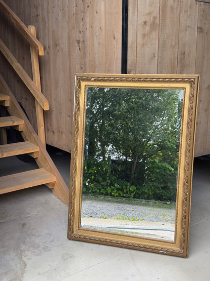 Le miroir aux tresses dorées