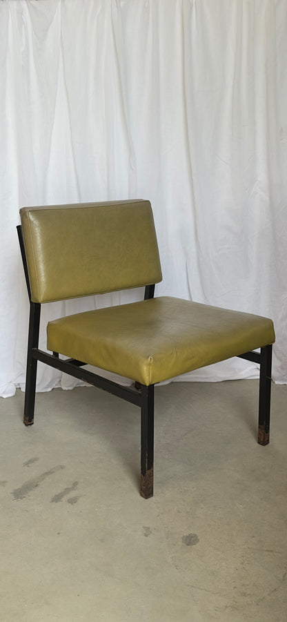 Le fauteuil olive des années 70