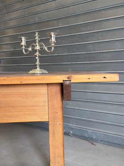 La grande table d'atelier