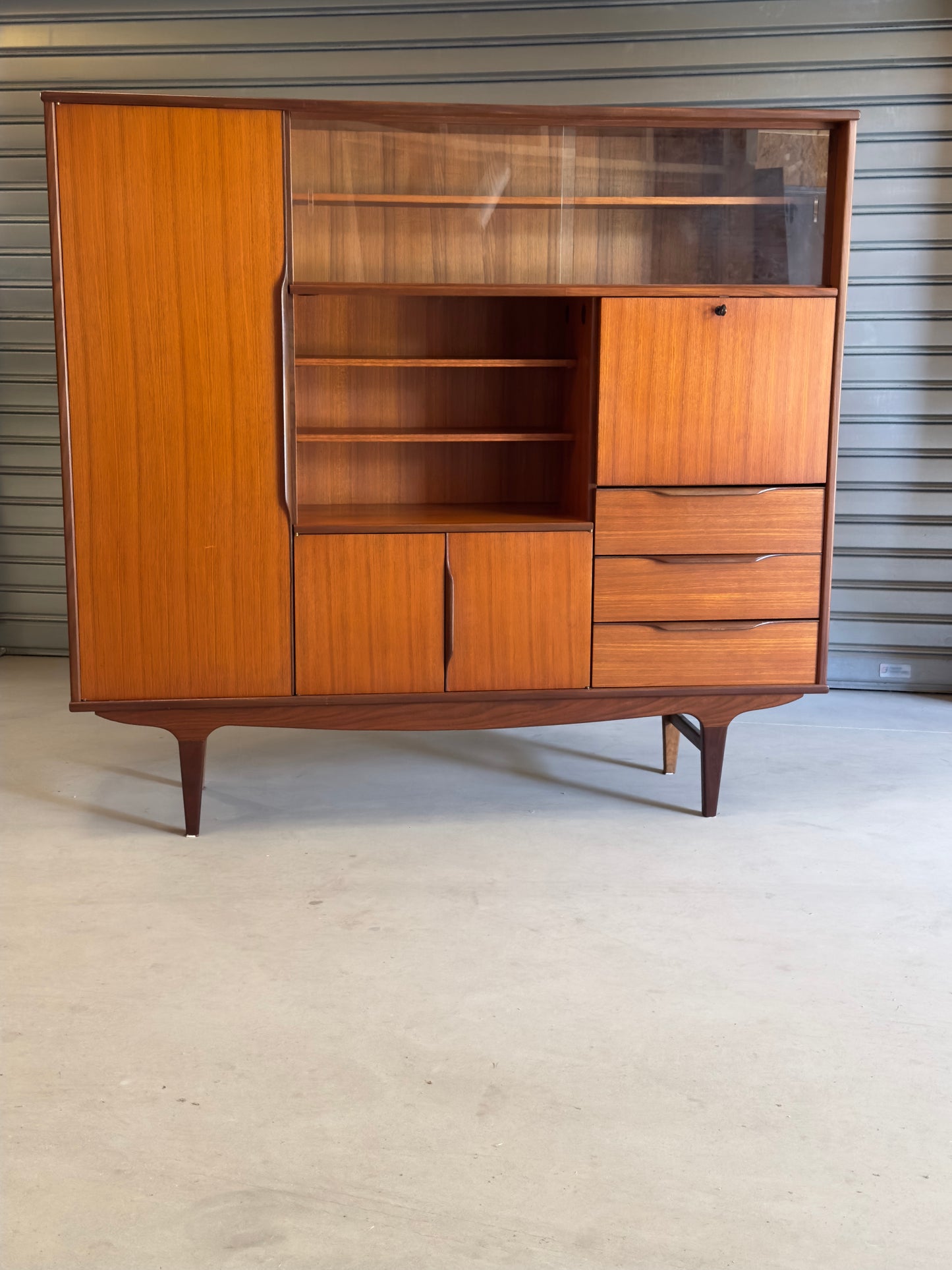 Grand meuble vintage style scandinave teck années 60 – bibliothèque secrétaire bar