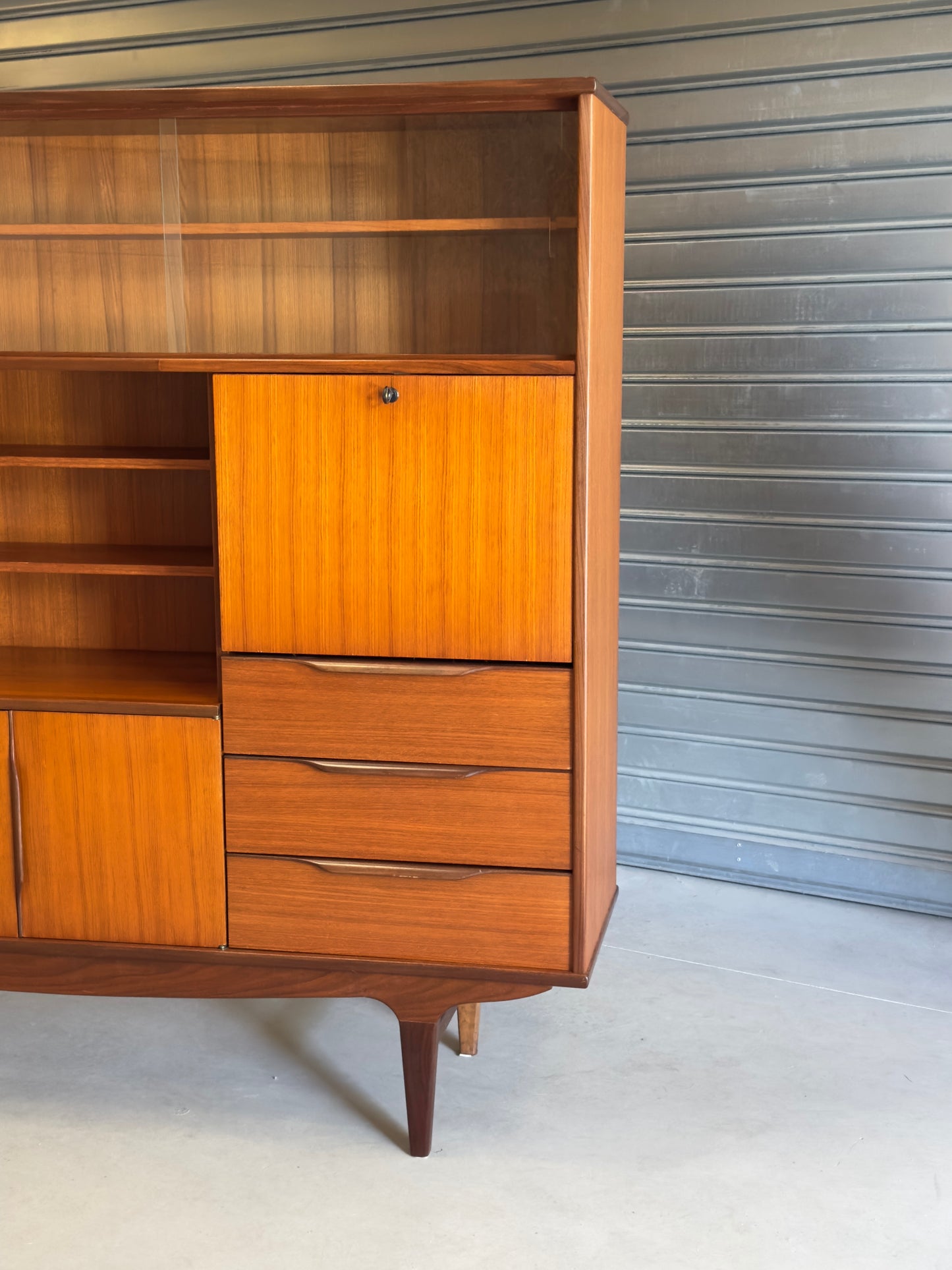 Grand meuble vintage style scandinave teck années 60 – bibliothèque secrétaire bar