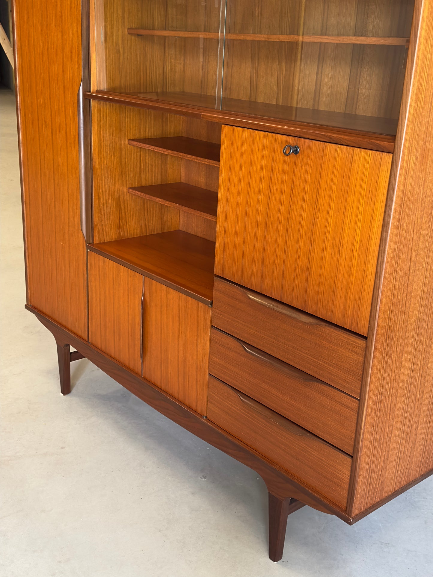 Grand meuble vintage style scandinave teck années 60 – bibliothèque secrétaire bar