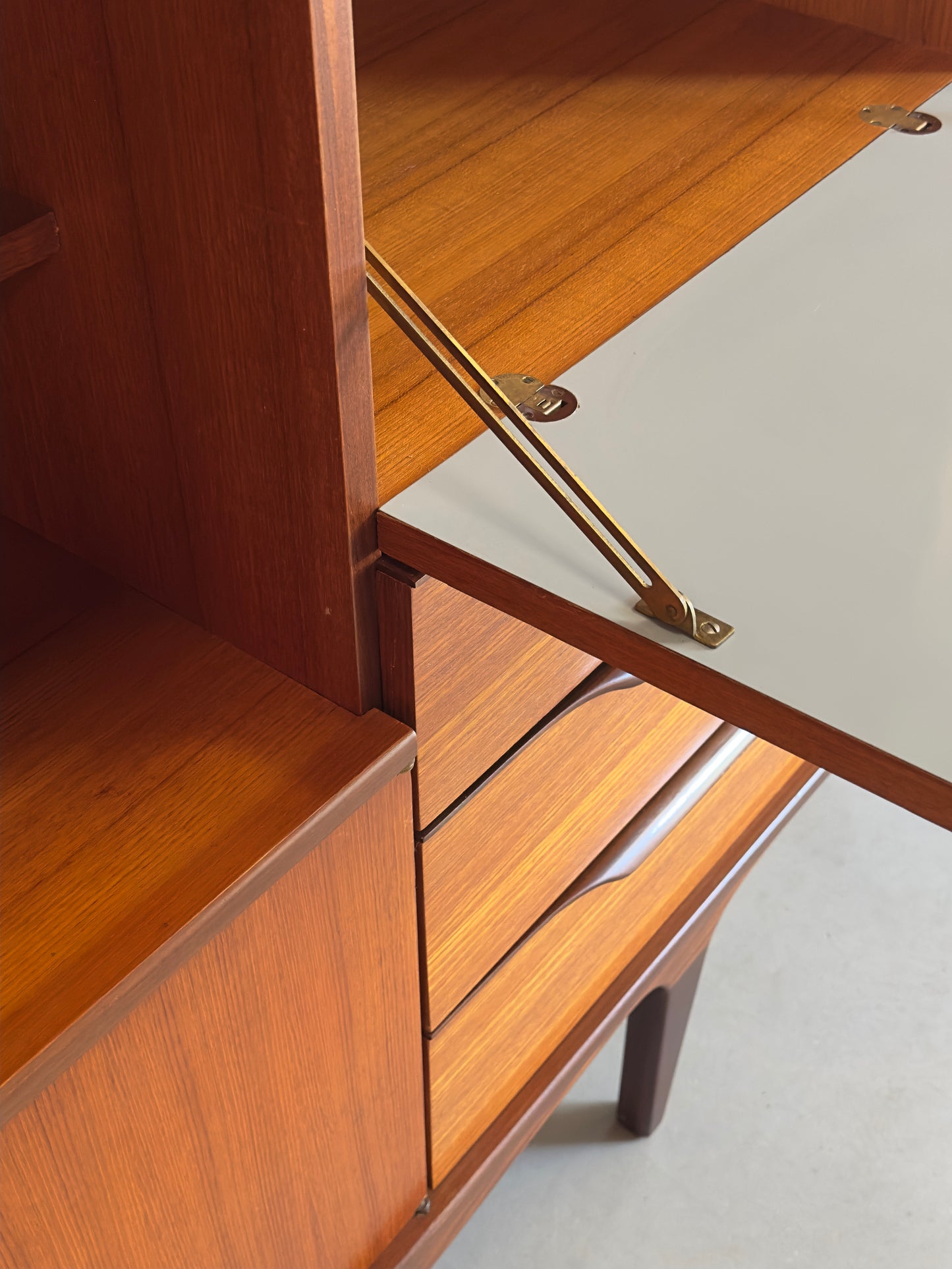 Grand meuble vintage style scandinave teck années 60 – bibliothèque secrétaire bar