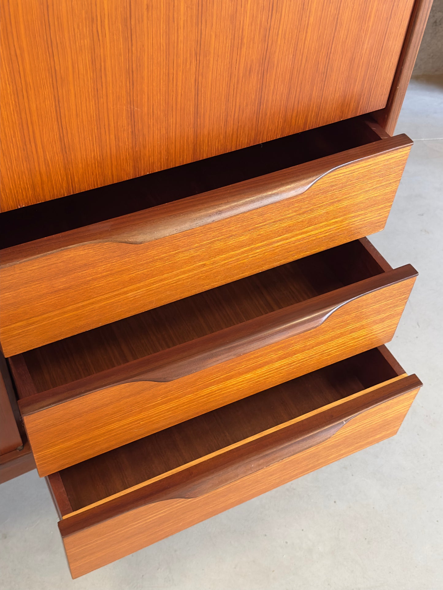 Grand meuble vintage style scandinave teck années 60 – bibliothèque secrétaire bar