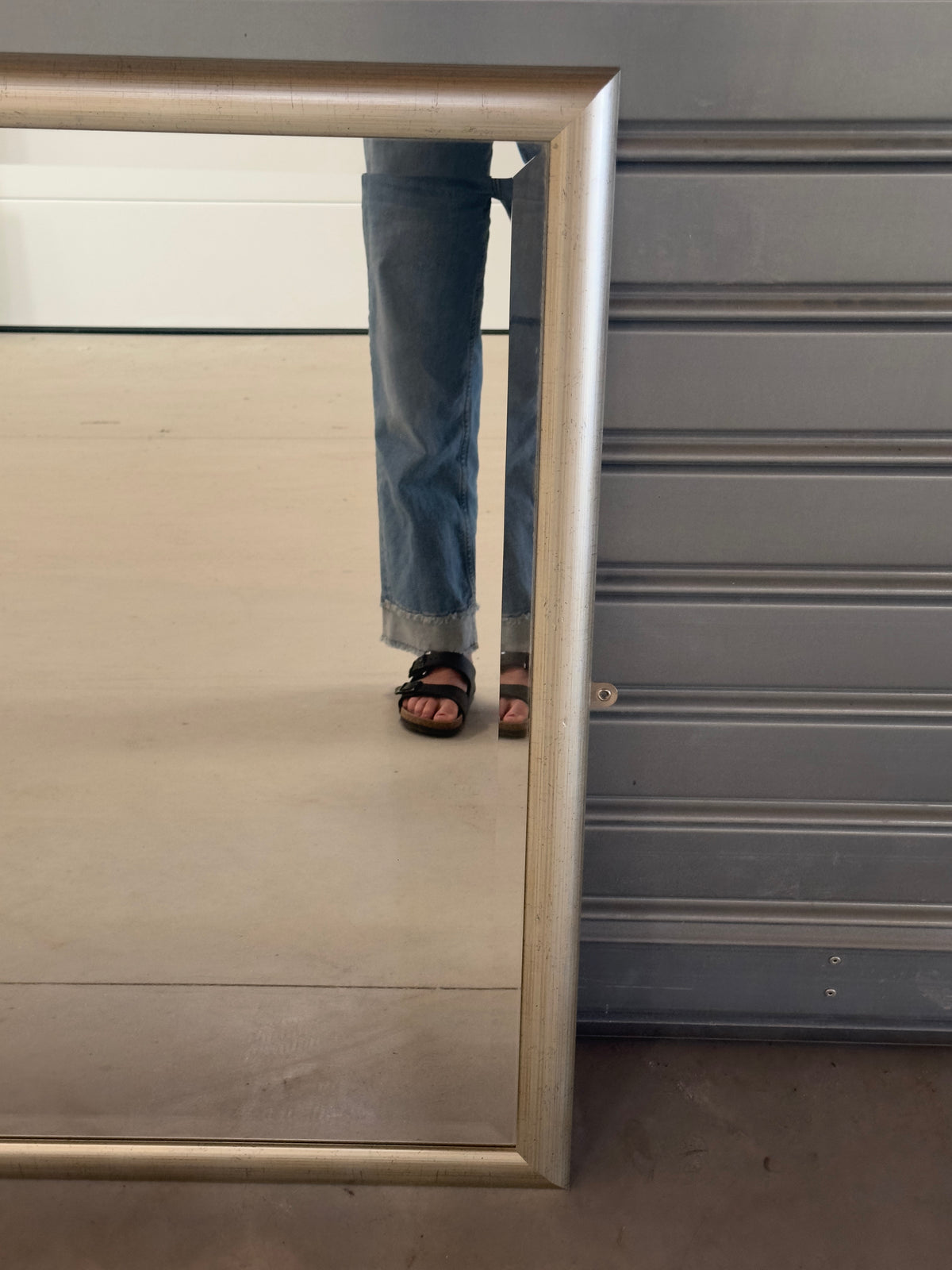 Paire de miroirs biseautés finition or blanc vieilli (prix unitaire)