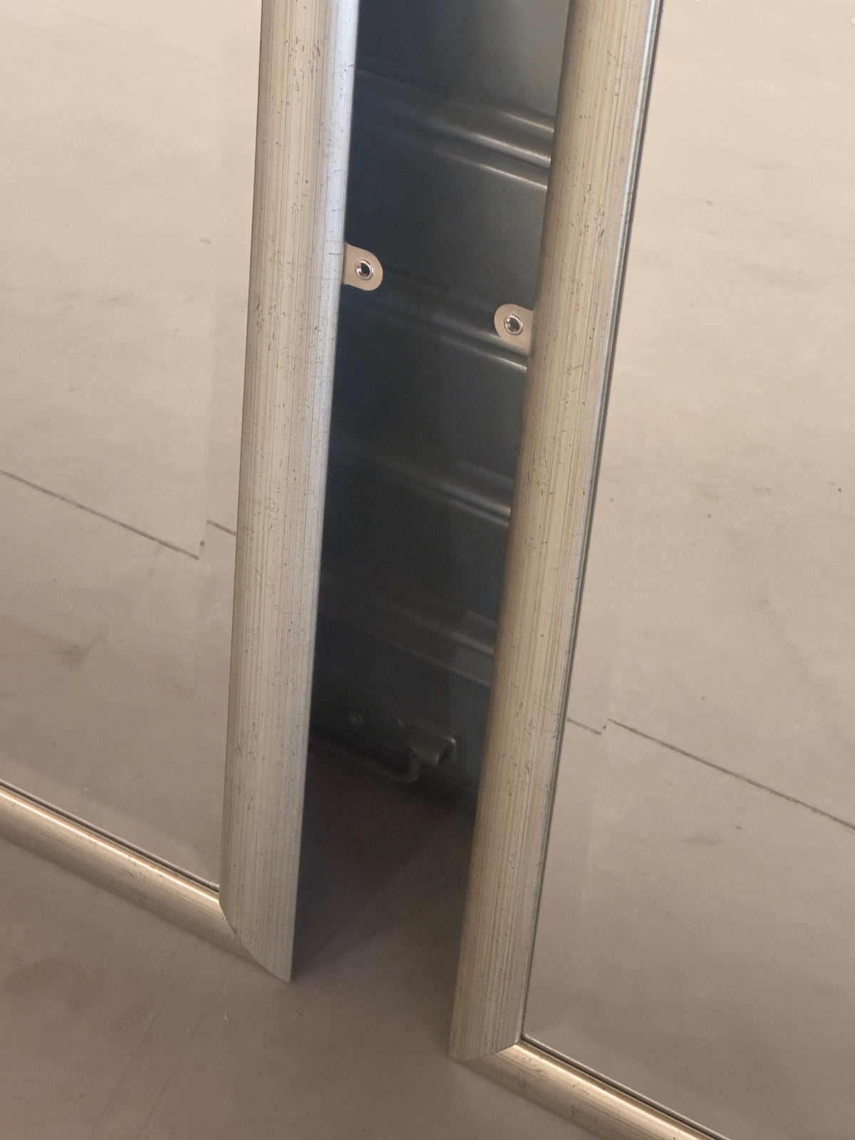Paire de miroirs biseautés finition or blanc vieilli (prix unitaire)