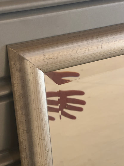 Paire de miroirs biseautés finition or blanc vieilli (prix unitaire)