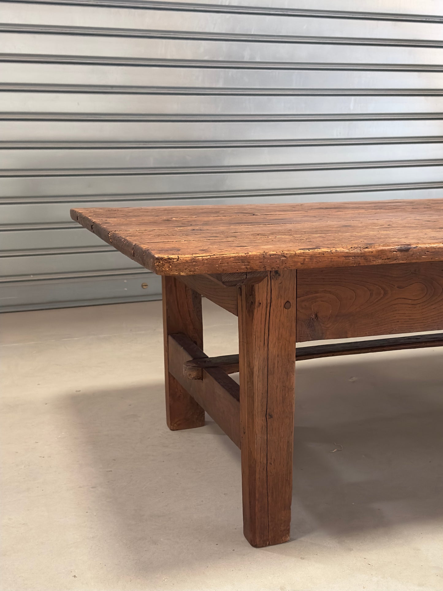 Très ancienne table de ferme en bois massif