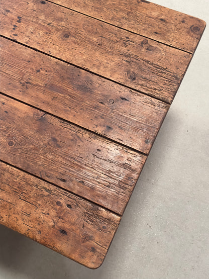 Très ancienne table de ferme en bois massif