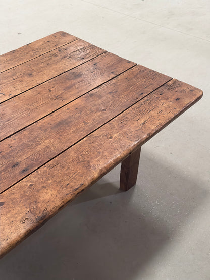 Très ancienne table de ferme en bois massif
