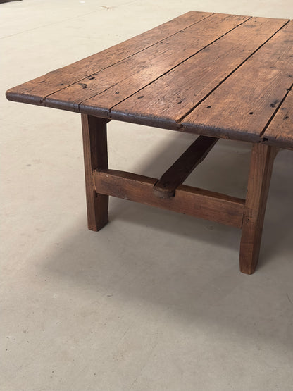 Très ancienne table de ferme en bois massif