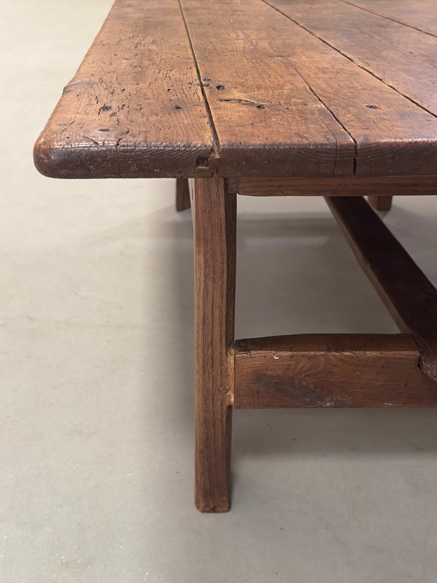 Très ancienne table de ferme en bois massif