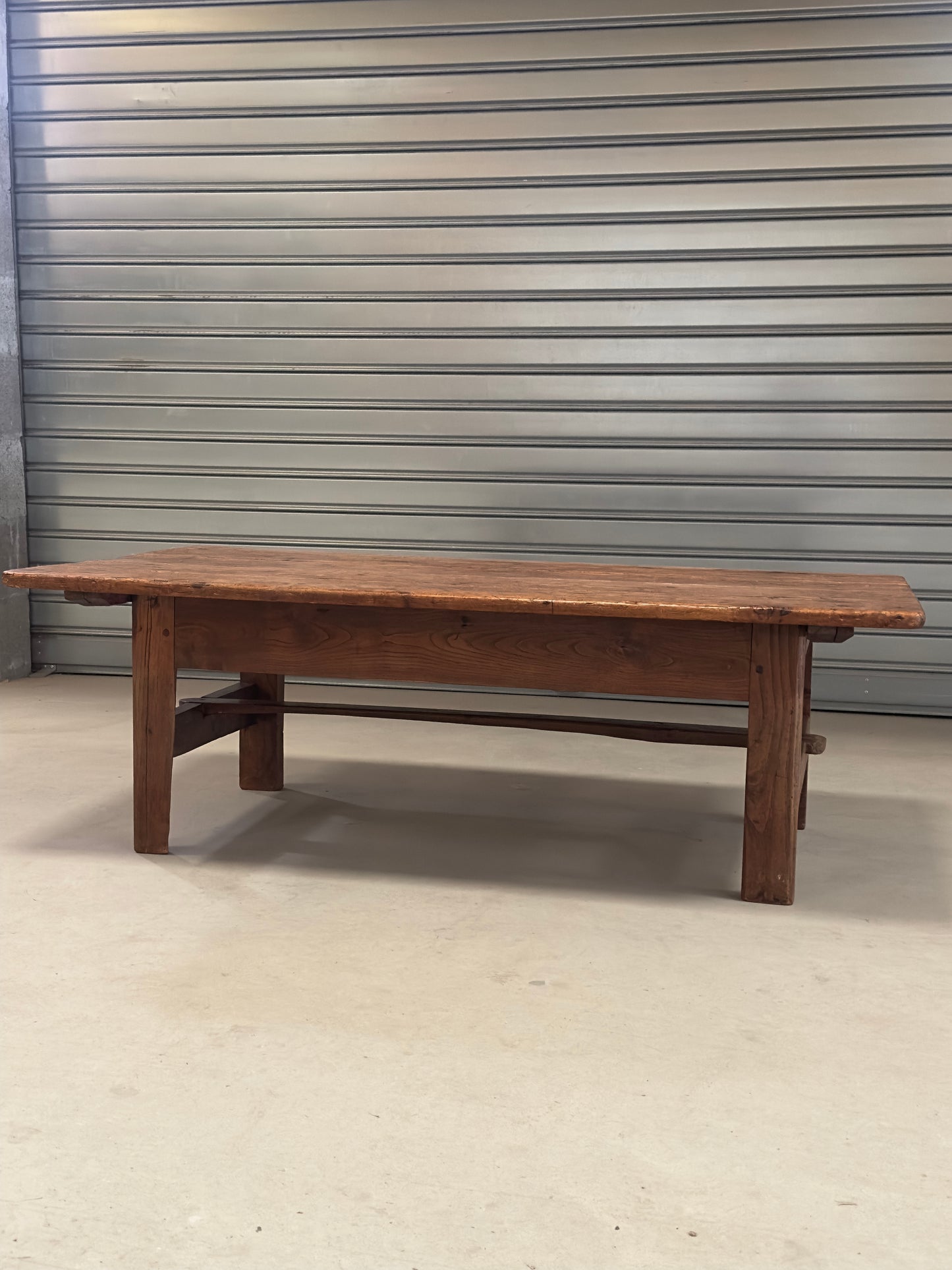 Très ancienne table de ferme en bois massif
