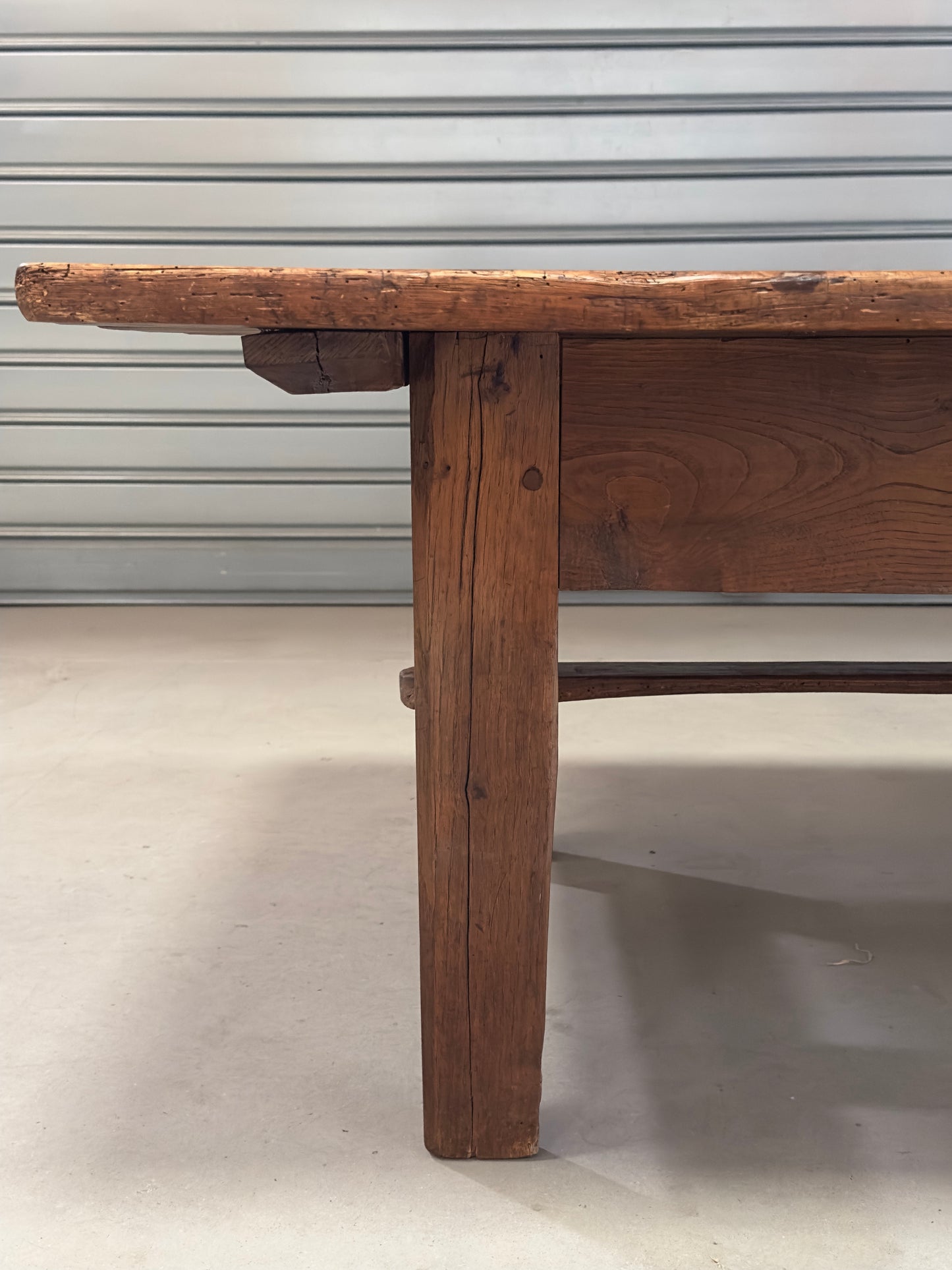 Très ancienne table de ferme en bois massif