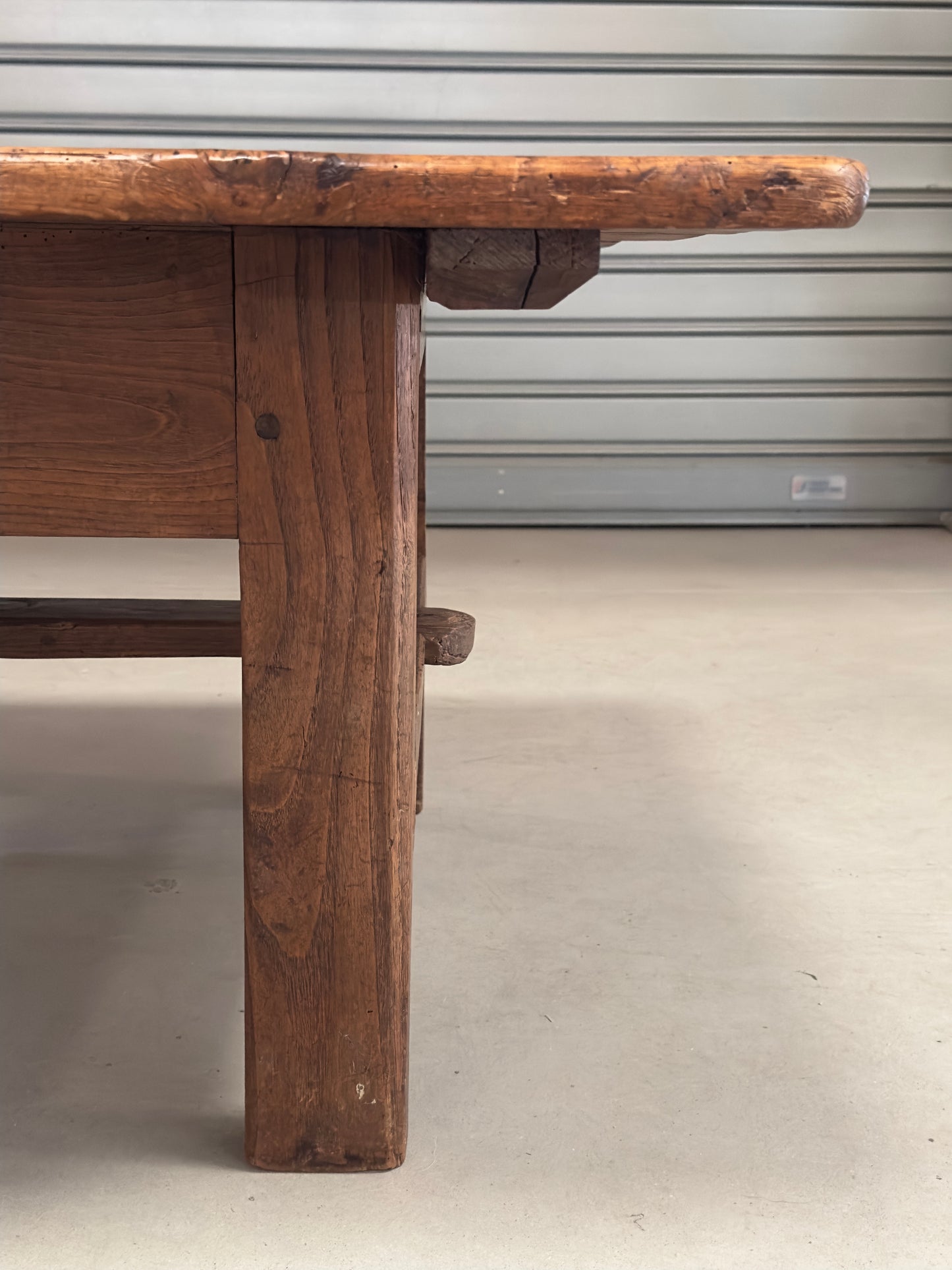Très ancienne table de ferme en bois massif