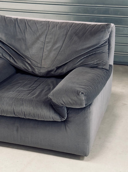 Fauteuil en velours côtelé rayé gris