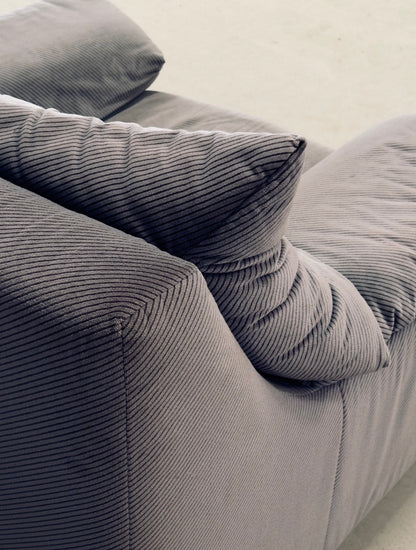Fauteuil en velours côtelé rayé gris