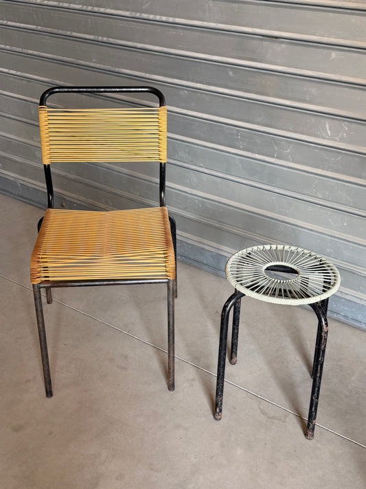 Chaise scoubidou jaune — années 60