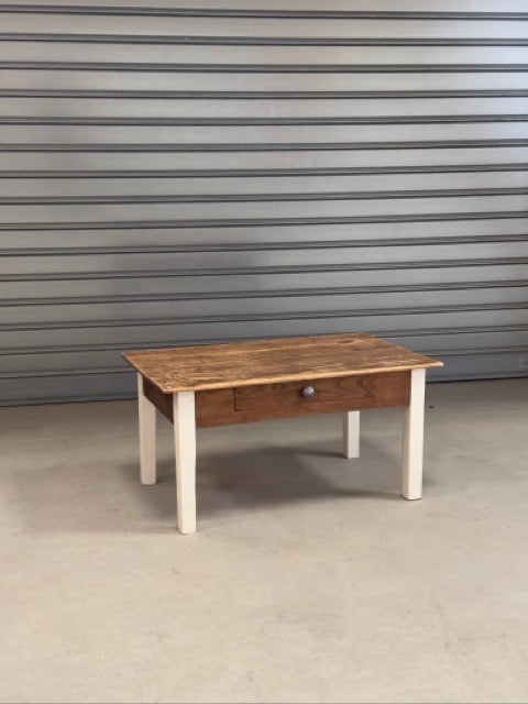 La petite table basse à tiroir