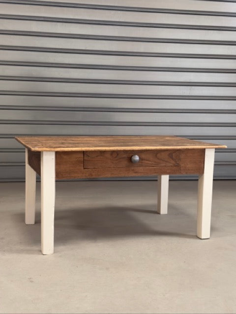 La petite table basse à tiroir