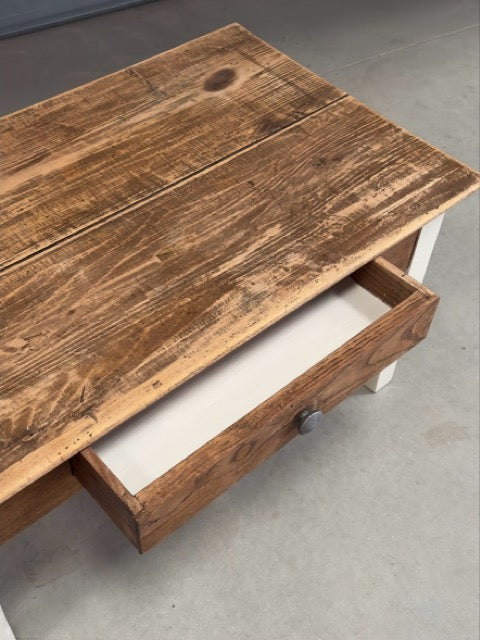 La petite table basse à tiroir