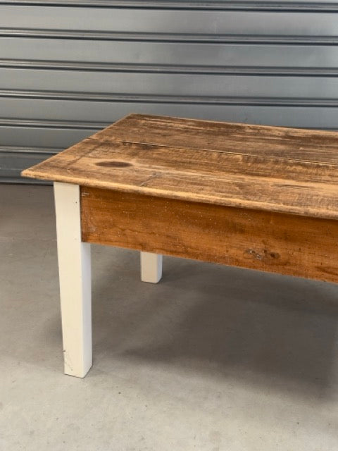 La petite table basse à tiroir