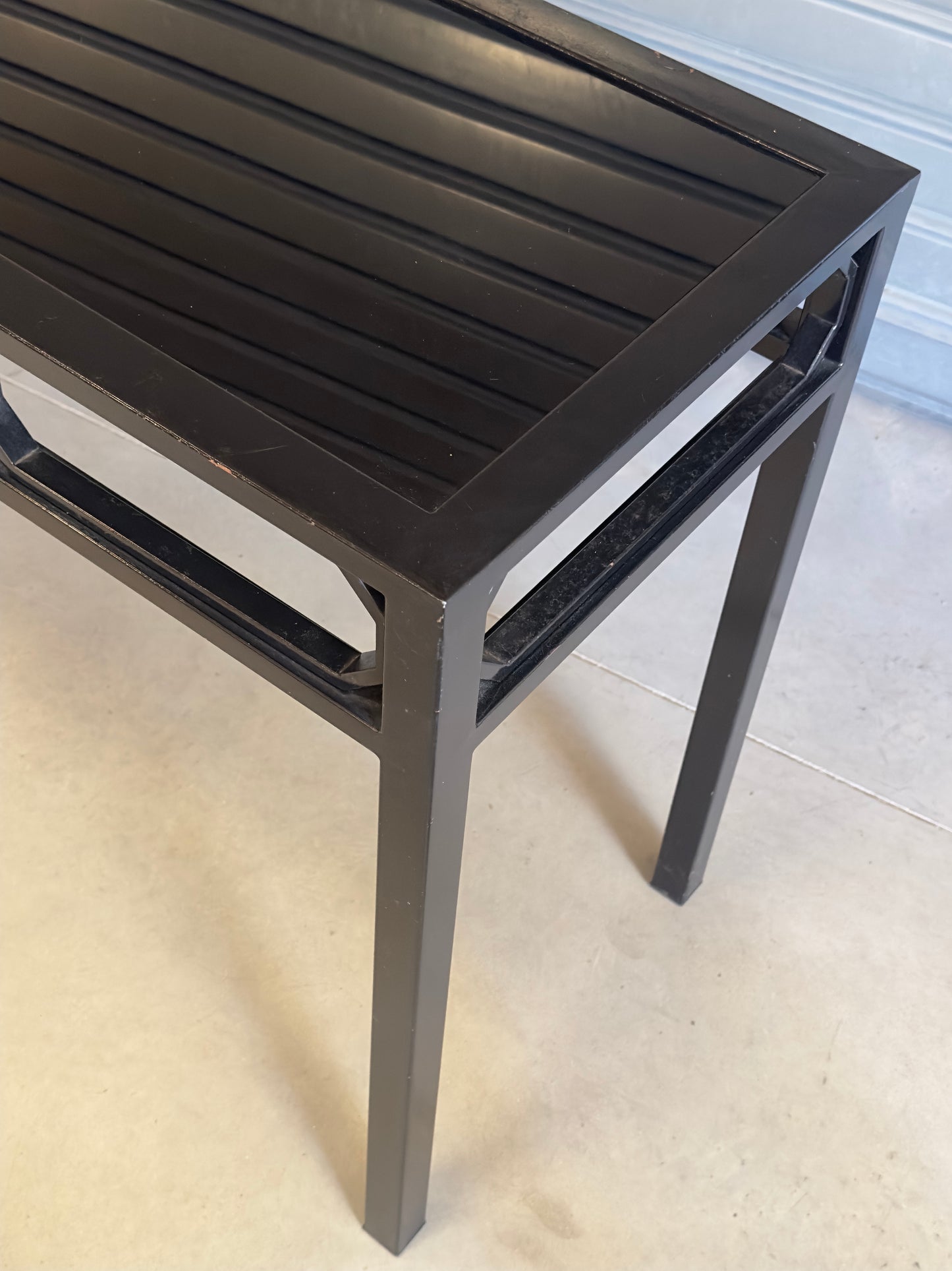 Console noire en métal et verre teinté