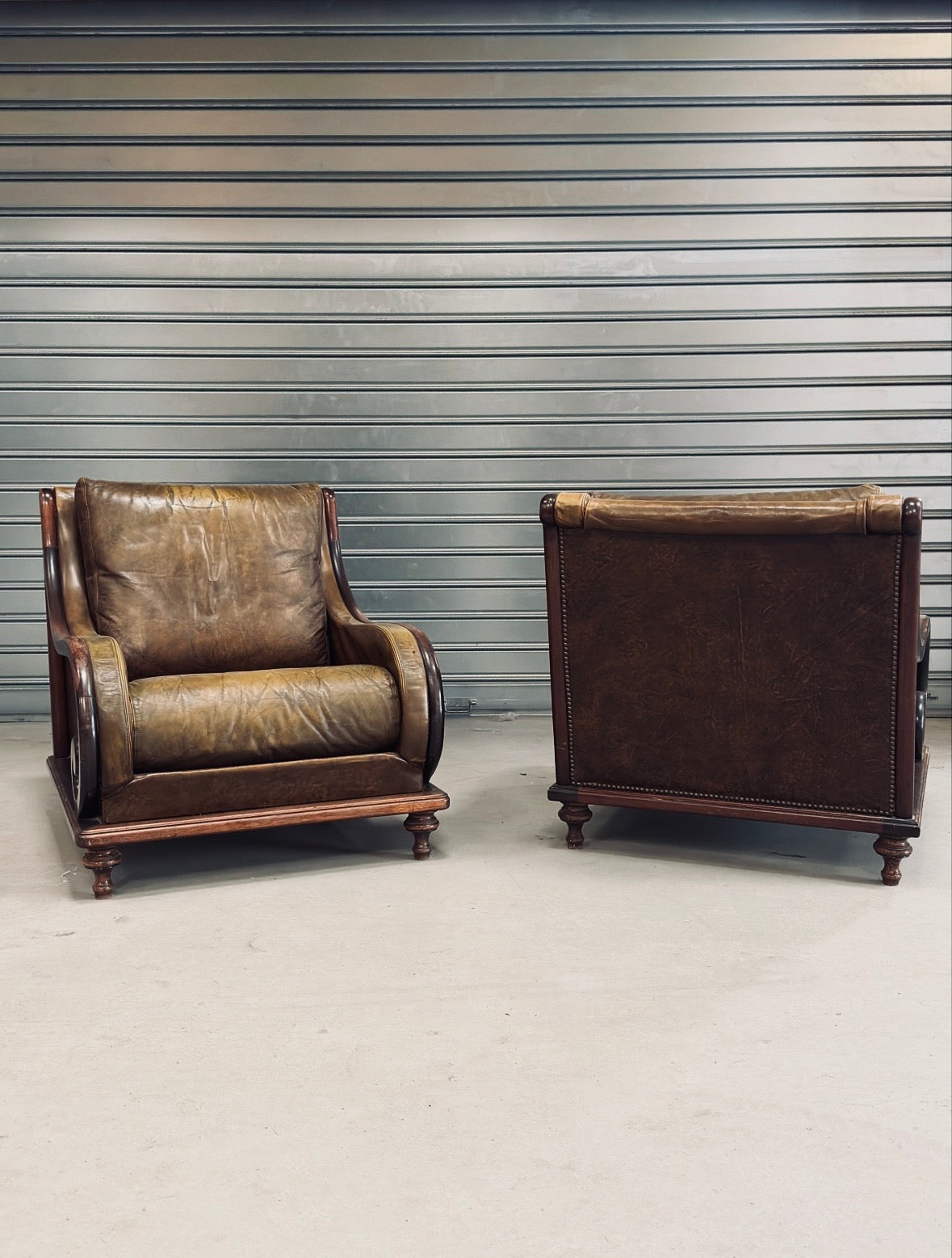 Salon esprit club anglais — canapé deux places & deux fauteuils