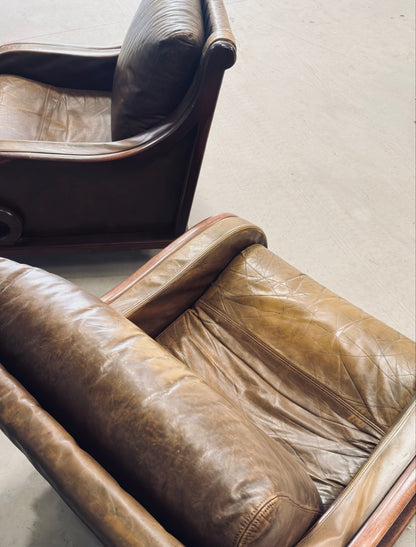 Salon esprit club anglais — canapé deux places & deux fauteuils