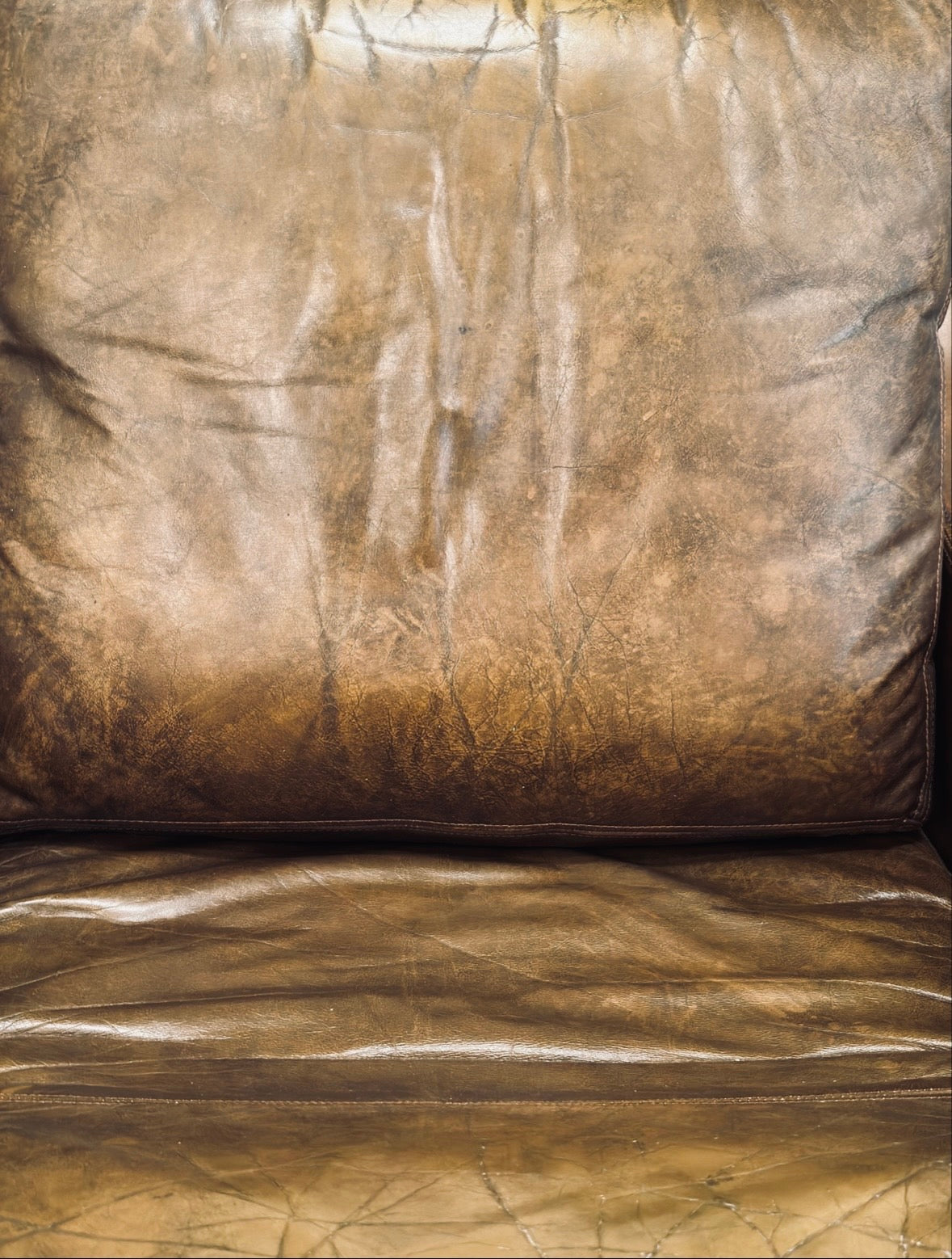 Salon esprit club anglais — canapé deux places & deux fauteuils