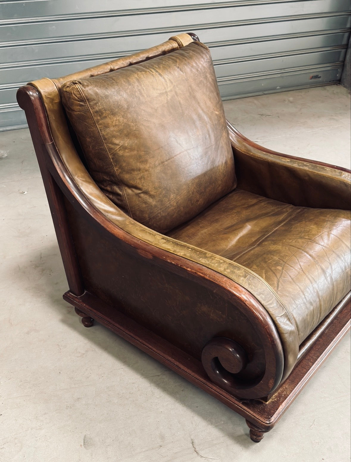 Salon esprit club anglais — canapé deux places & deux fauteuils