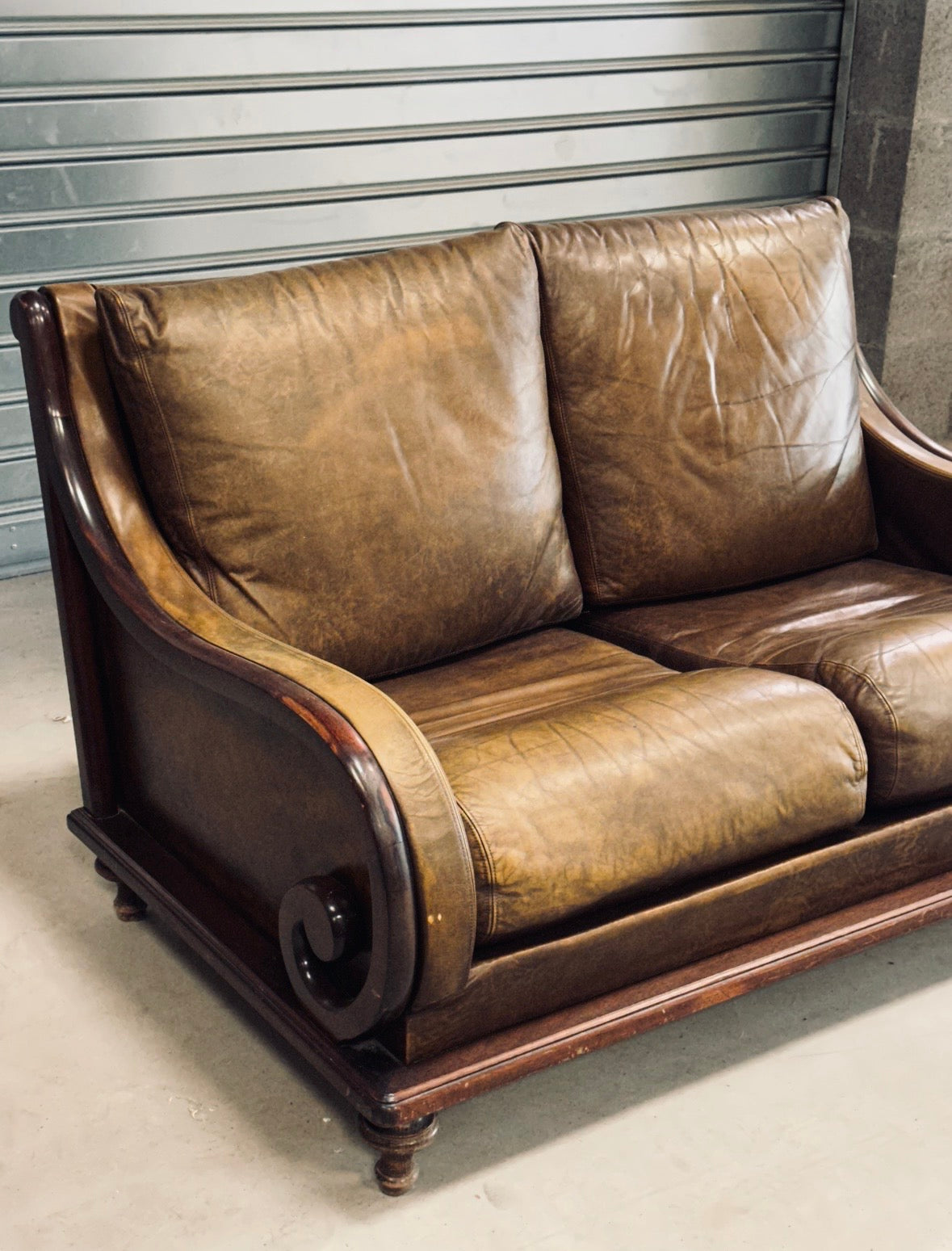 Salon esprit club anglais — canapé deux places & deux fauteuils