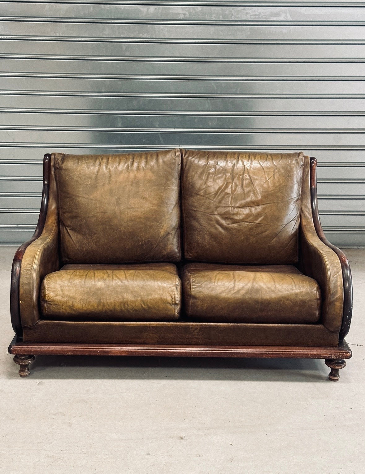 Salon esprit club anglais — canapé deux places & deux fauteuils