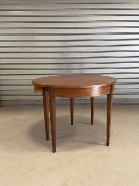 La table ronde à abattants
