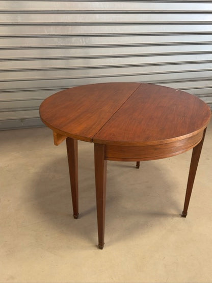 La table ronde à abattants