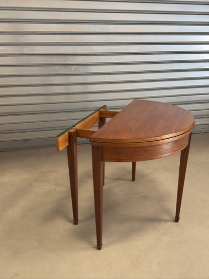 La table ronde à abattants