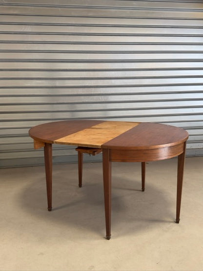 La table ronde à abattants