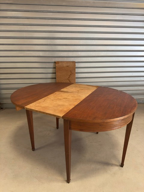 La table ronde à abattants
