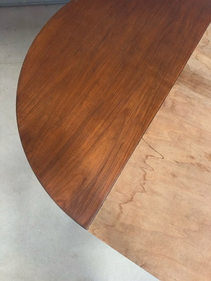 La table ronde à abattants