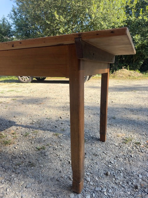 La grande table d'atelier