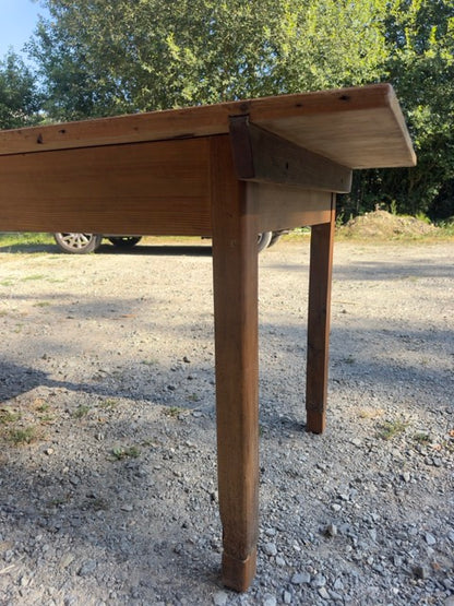 La grande table d'atelier